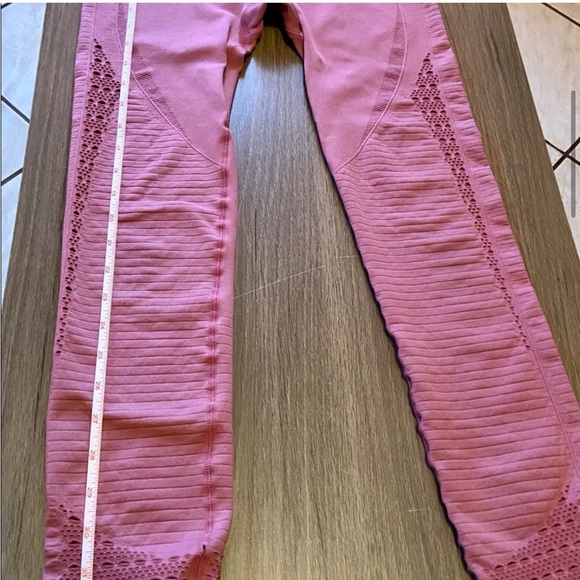 Gymshark EUC Energy + Seamless Dusty Pink Leggings Size Medium high waisted - Picture 7 of 15